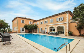 Beautiful home in Apt with Outdoor swimming pool, WiFi and 7 Bedrooms